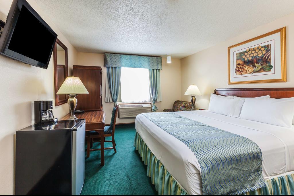 Готель Super 8 By Wyndham Irving Dfw Airport/South Екстер'єр фото