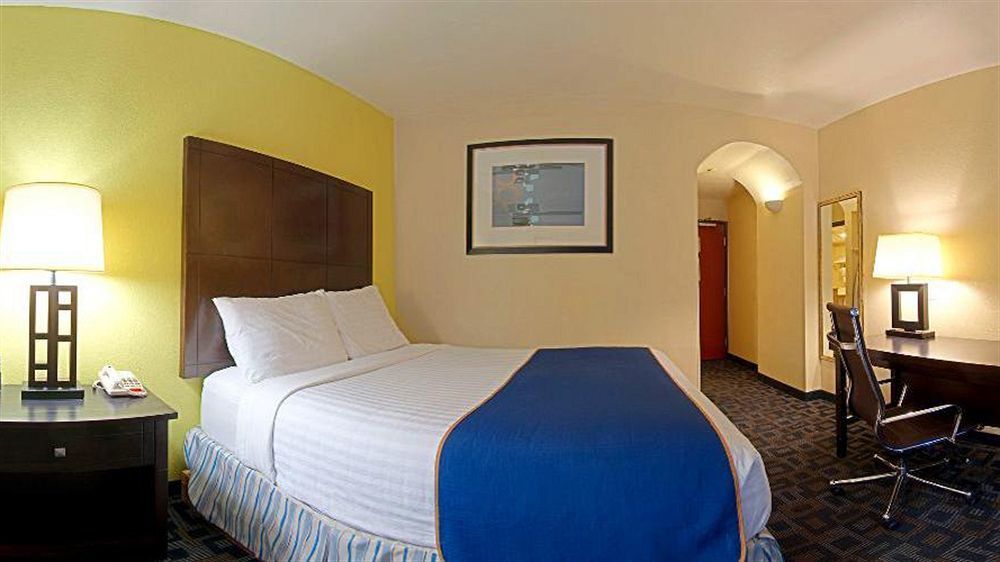 Готель Super 8 By Wyndham Irving Dfw Airport/South Екстер'єр фото